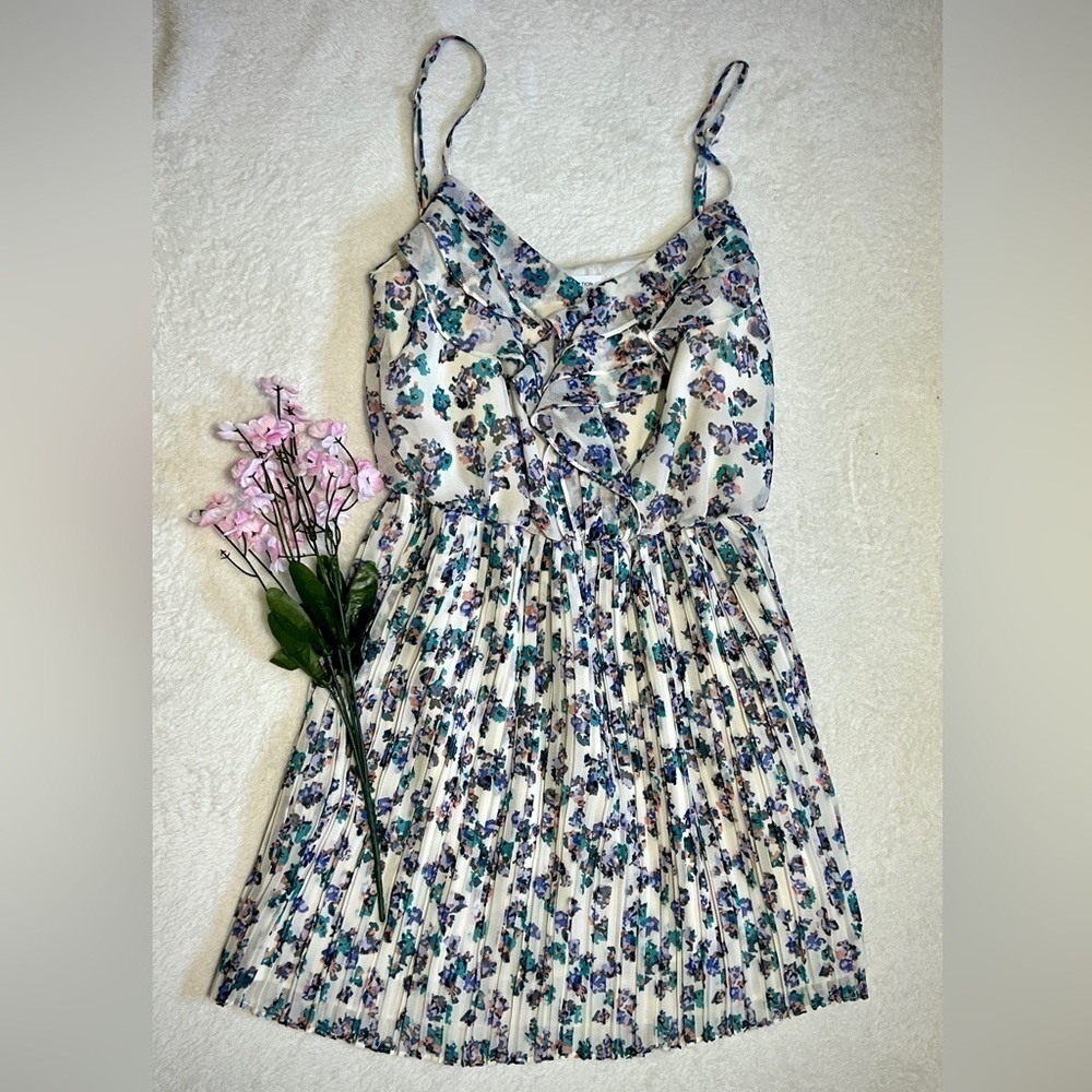 BCBGeneration White Floral Pleated Mini Dress - XS